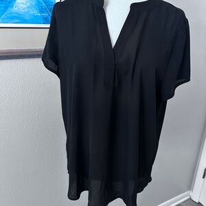 Vince Camuto Black Split-Neck Short Sleeve Blouse